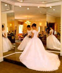 brides_mirror.JPG (118384 bytes)